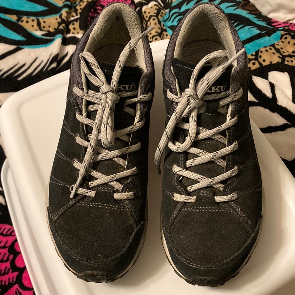 (AKU) custom fit suede hiking shoes